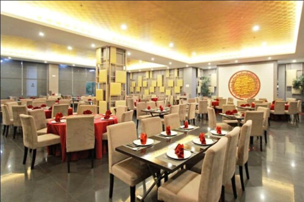 Platinum Hotel & Convention Hall Balikpapan Extérieur photo