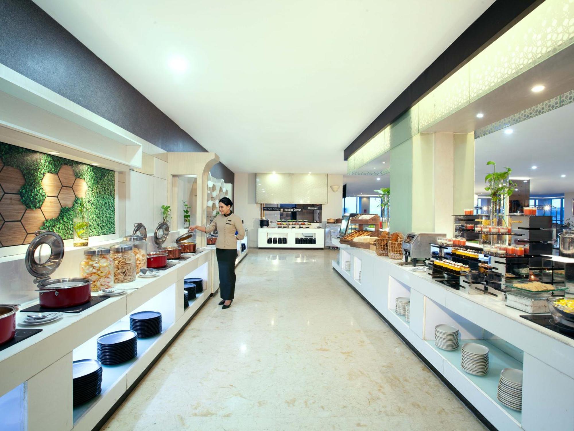 Platinum Hotel & Convention Hall Balikpapan Extérieur photo