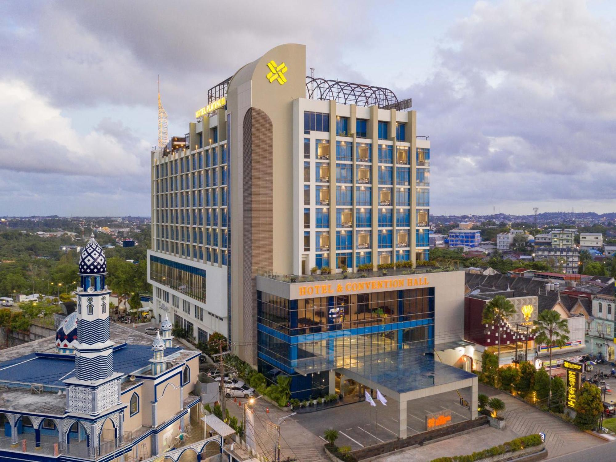 Platinum Hotel & Convention Hall Balikpapan Extérieur photo