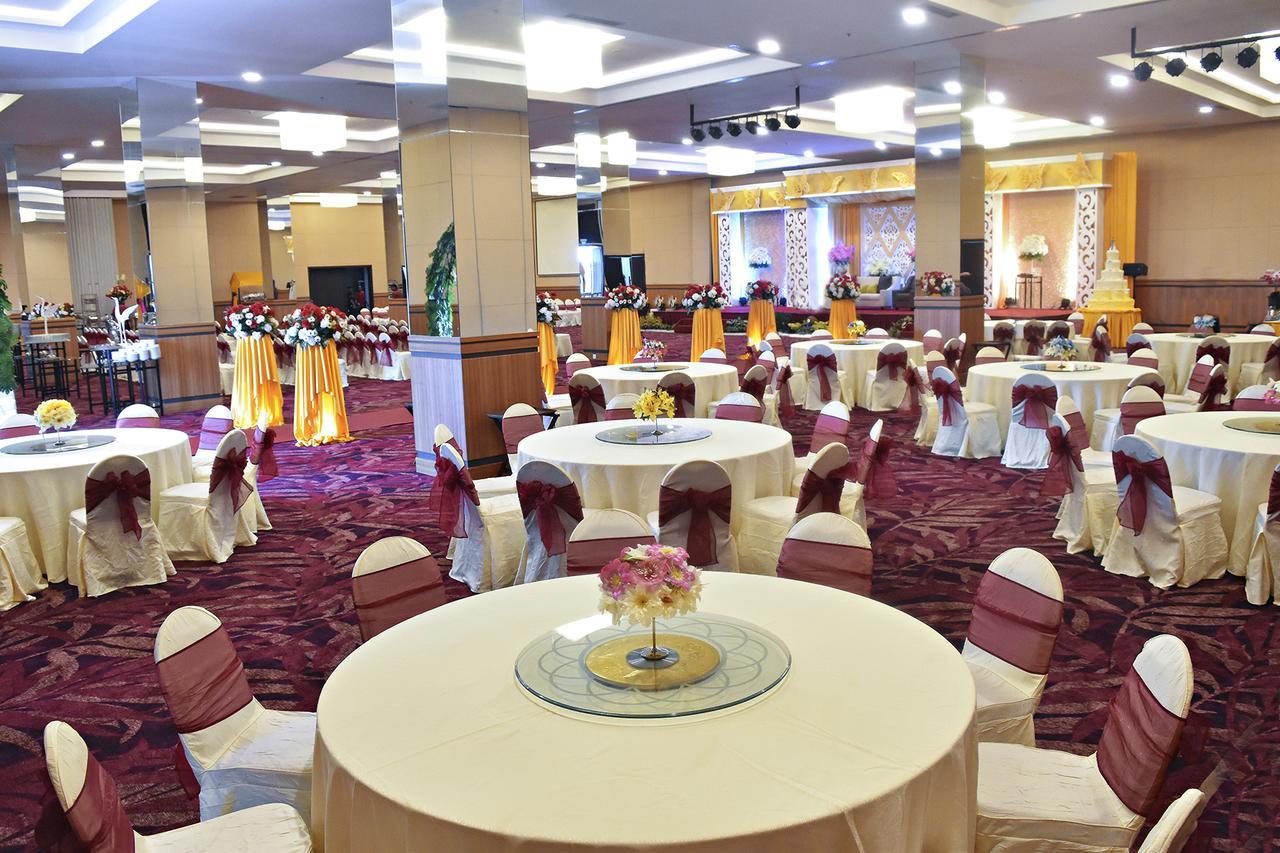 Platinum Hotel & Convention Hall Balikpapan Extérieur photo
