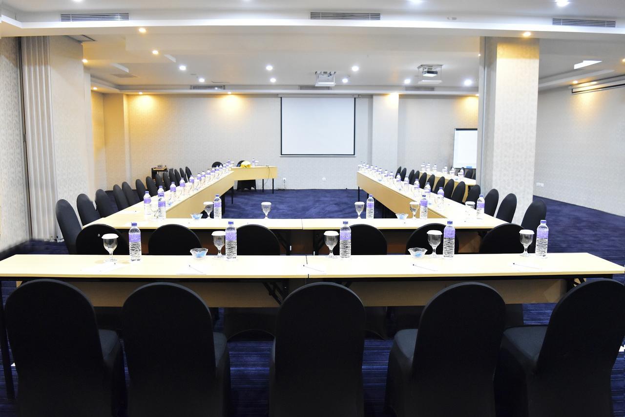 Platinum Hotel & Convention Hall Balikpapan Extérieur photo